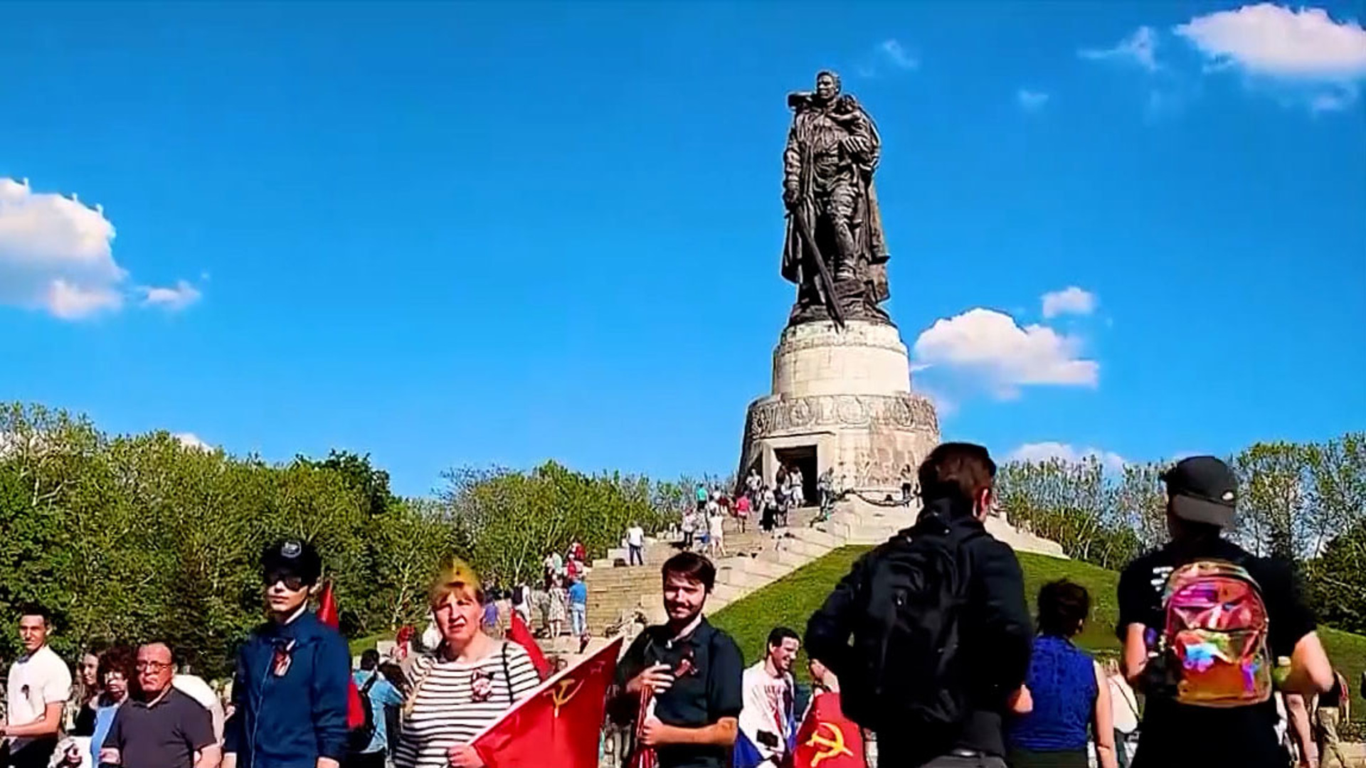 Монумент воину освободителю в Кемерово