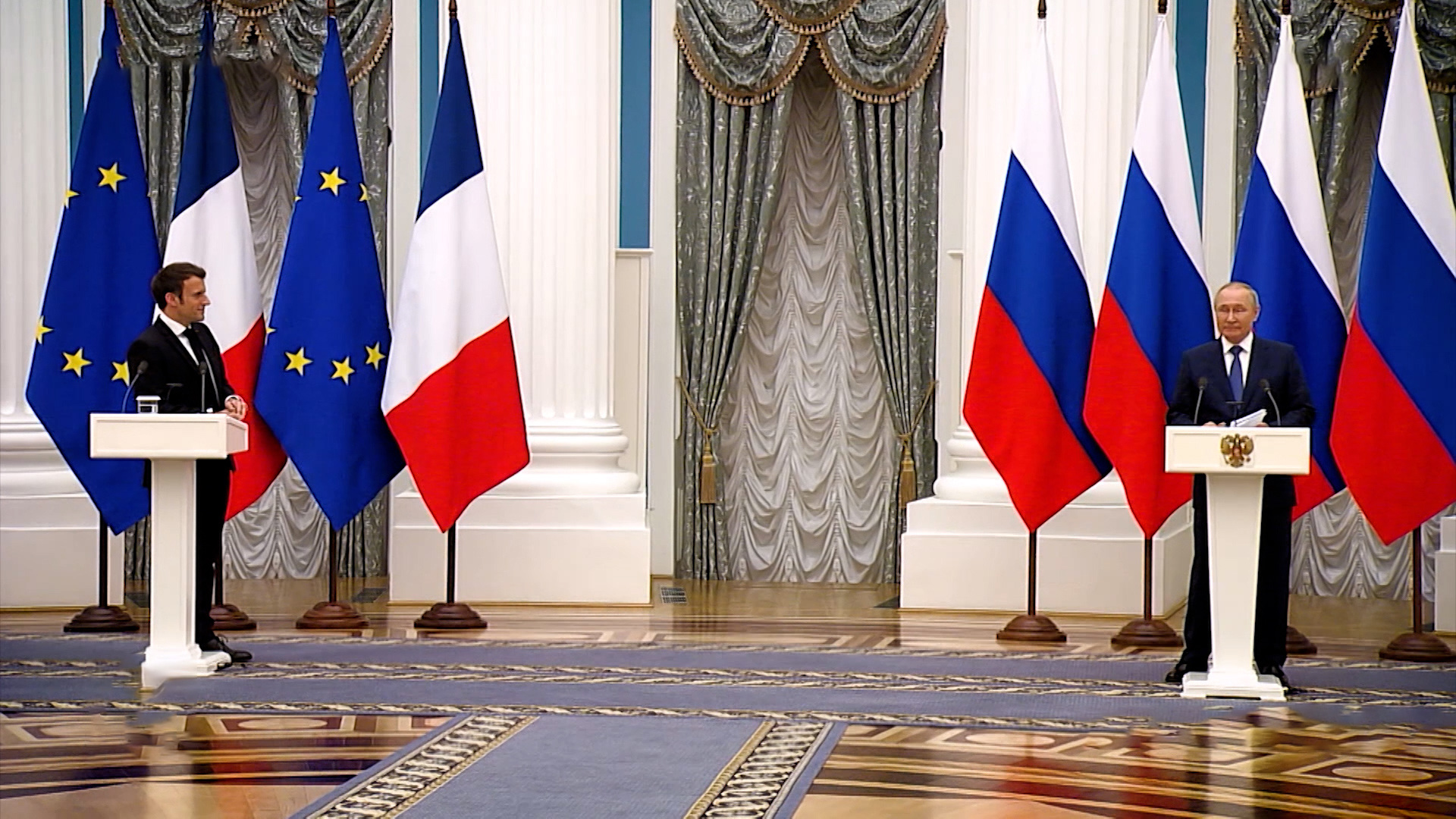 Дипломатические отношения франции. Переговоры Путина и Макрона.