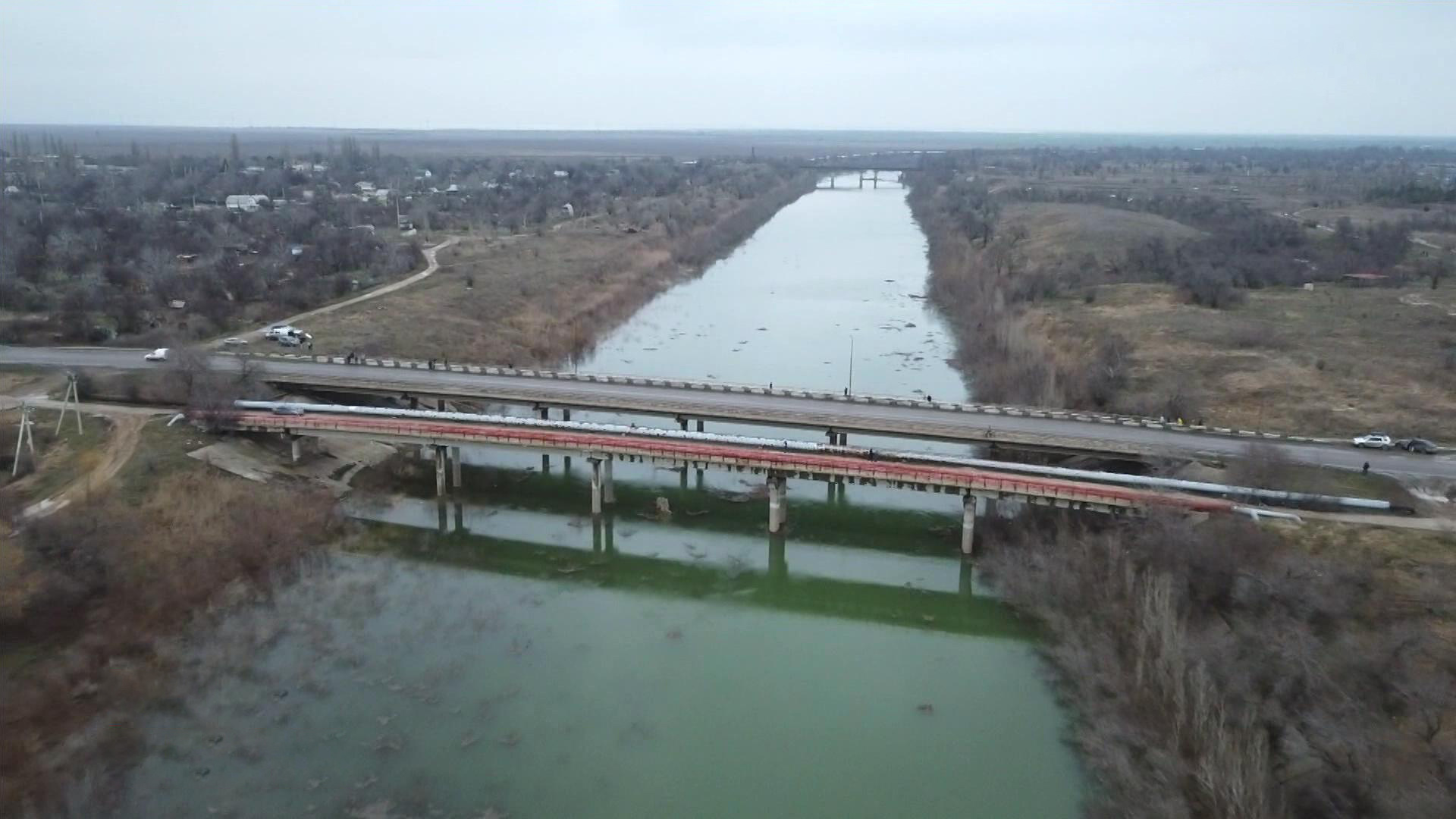 Вода в крым поступает. Канал Днепр Крым. Канал в Крым из Днепра. Водный канал в Крым. Северо Крымский канал.