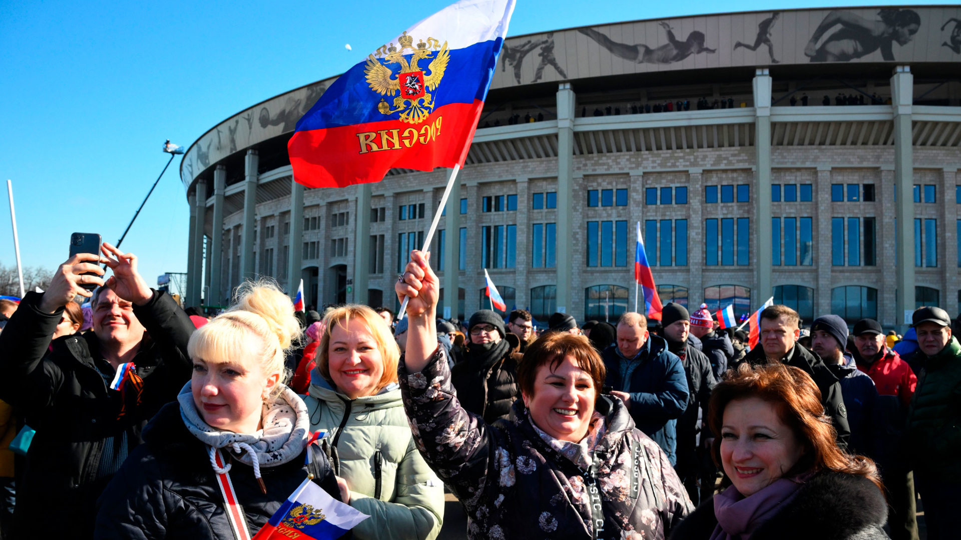 Выступление 18. Митинг в Лужниках. Фотографии России. Митинг концерт. Россия люди.