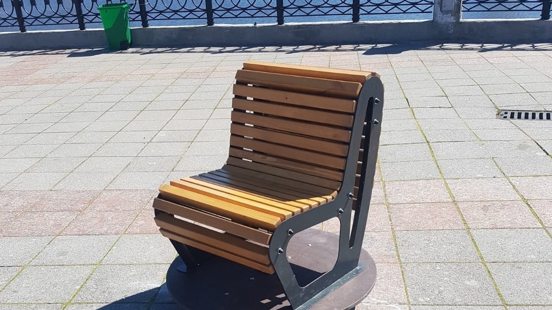 Крутящиеся кресла Йошкар Ола на набережной