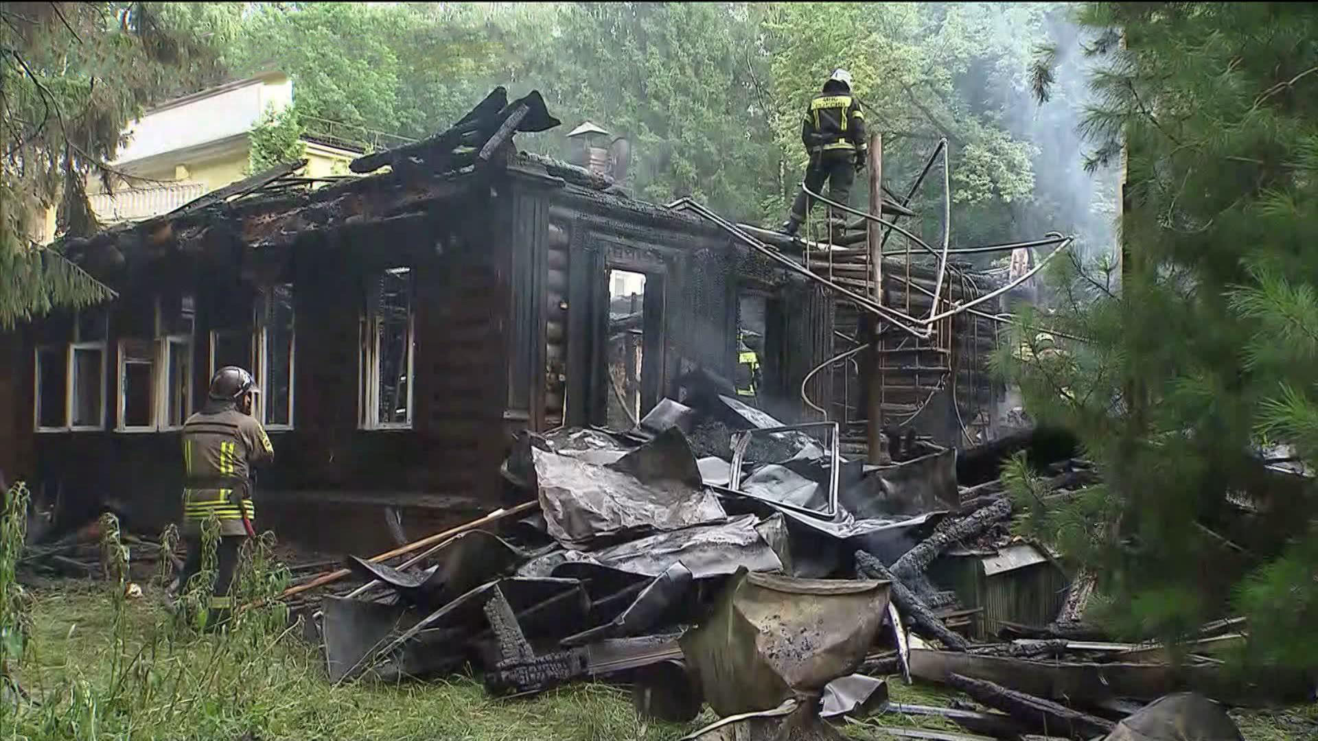 Сгорел дачный дом Всеволода Мейерхольда фото