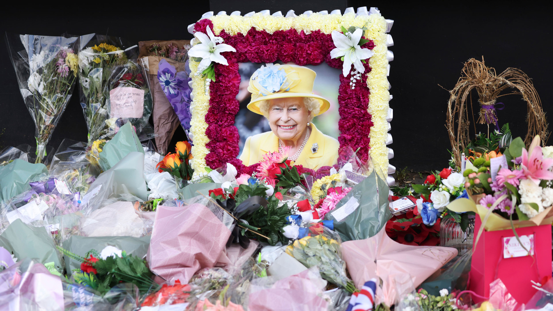 Где похоронят королеву. Могила королевы Елизаветы 2. Похороны Елизаветы II 2022. Похороны королевы Англии.