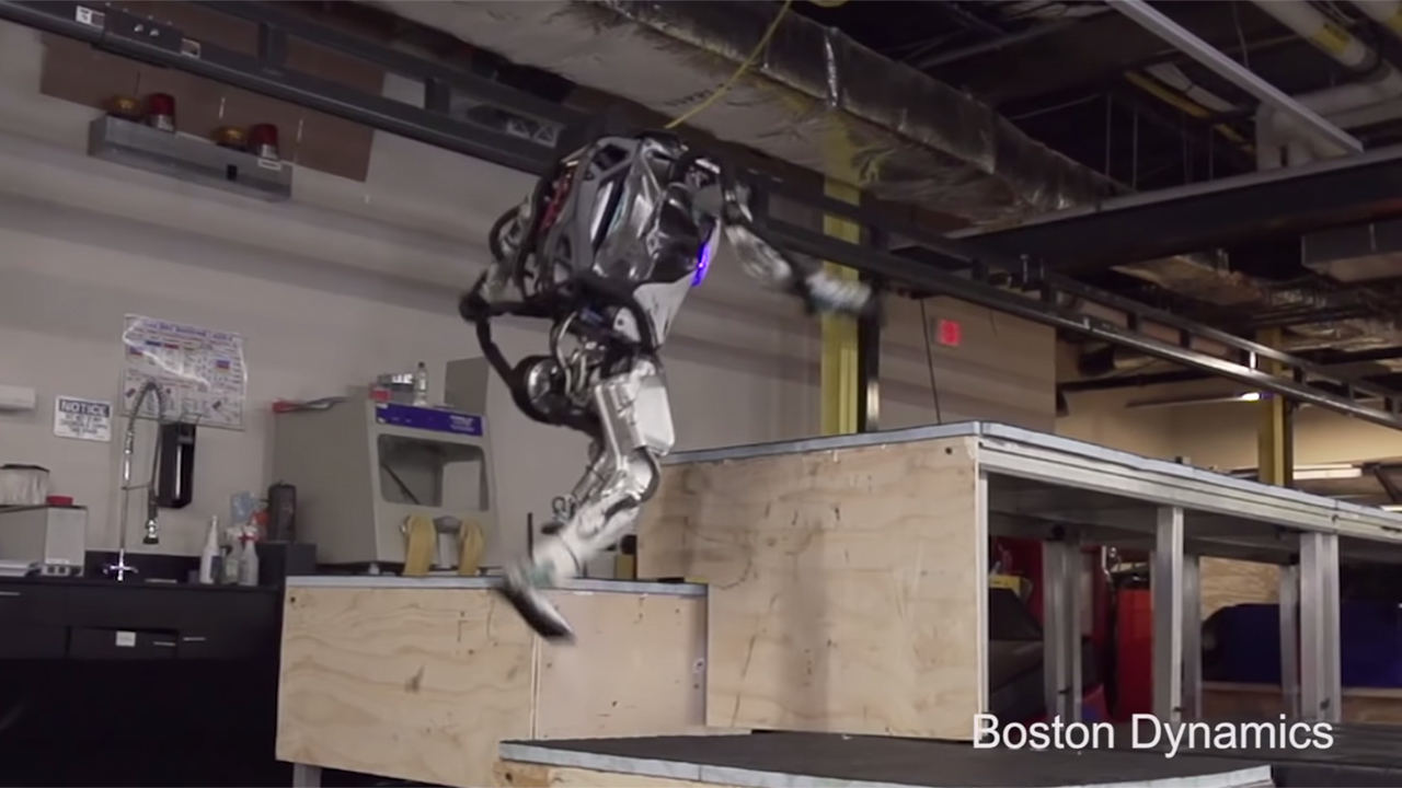 Видео: двуногий робот Boston Dynamics стал мастером паркура