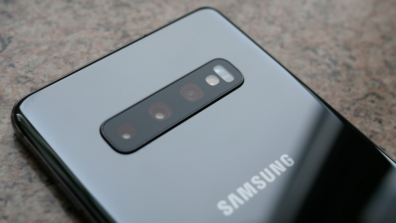 Уязвимость в Android позволяла шпионить через камеру
