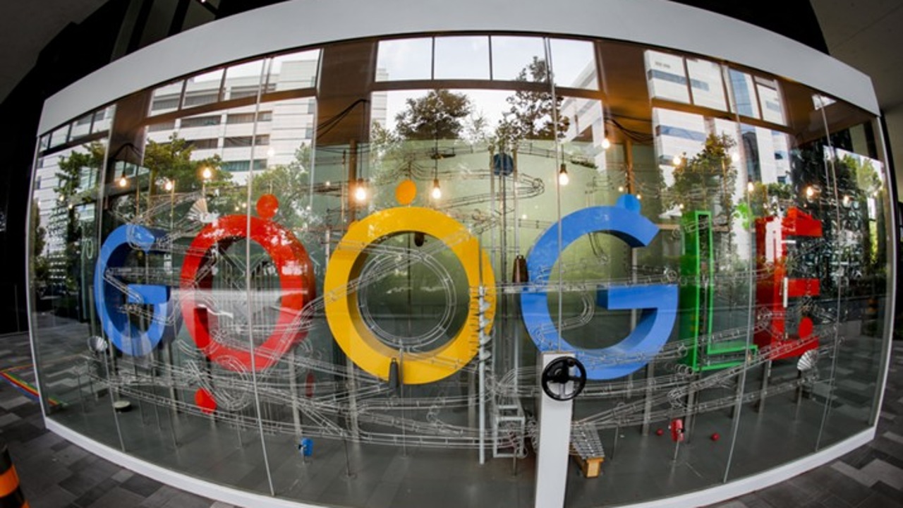 Компанию-владельца Google оценили в триллион долларов