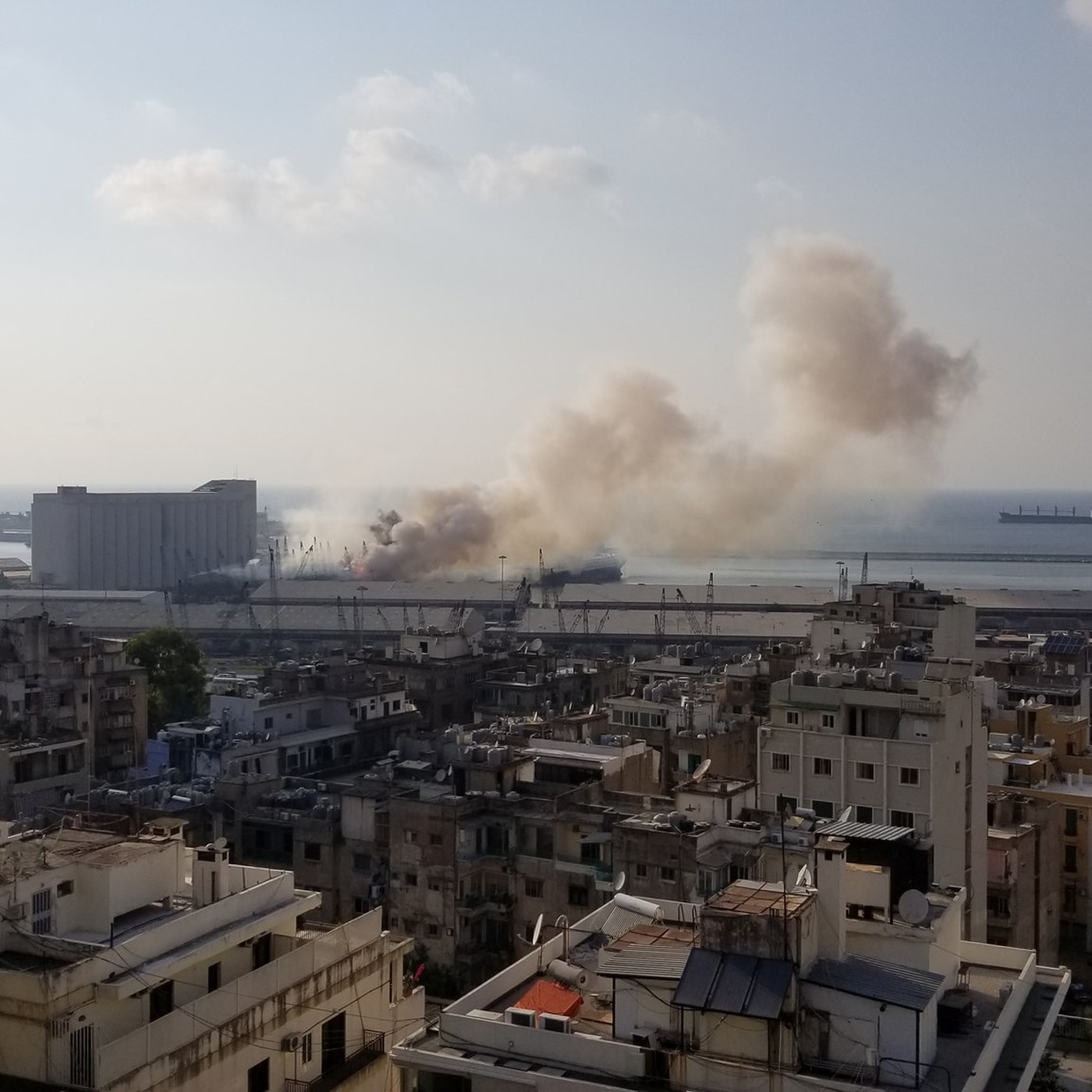 Самолет бейрут. Взрыв в Бейруте 4 августа 2020. Взрыв аммиачной селитры в Бейруте.
