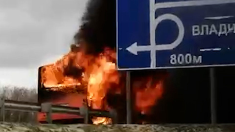 Видео из Сети. На трассе под Воронежем загорелся рейсовый автобус с пассажирами