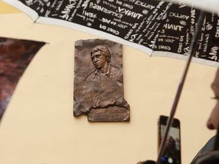 В Санкт-Петербурге открыли памятный знак Владимиру Высоцкому
