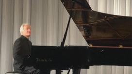 "В гости к Ларисе Гергиевой" приехал британский пианист Кристиан Блэкшоу 
