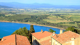Современный пейзаж Популонии и вид на залив Баратти. Фото с сайта Turismo in Toscana