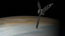Художественное изображение аппарата "Юнона" на орбите Юпитера. 