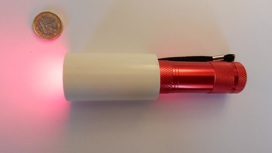 Светодиодный фонарик стоимостью менее 1000 рублей может "подзарядить батарейки" сетчатки.