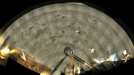 Фотография лунной поверхности, сделанная камерой зонда.