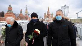 Западные дипломаты отметились на месте убийства Бориса Немцова