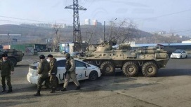 Таксист не поделил дорогу с БТР во Владивостоке