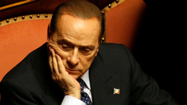 Берлускони госпитализировали с болями