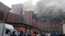 Пожар на "Невской мануфактуре": пока не удалось определить источник хлопков