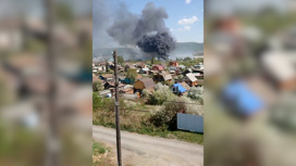 Накрыло черным дымом: в Челябинской области вспыхнул пожар