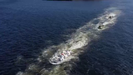 Морпехи Северного флота испытывают бронетранспортер на воде