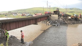 Восстановленный мост: пассажирские поезда пошли вслед за грузовыми