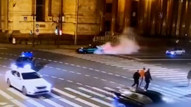 Полицейские ищут стритрейсеров, устроивших ночью дрифт в центре Петербурга