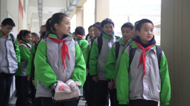 Большой брат следит: умная форма не дает китайским школьникам прогуливать