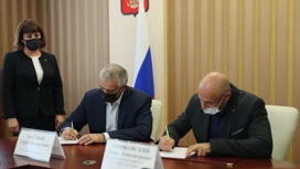 Аксенов подписал соглашения об освоении территории у озера Мойнаки