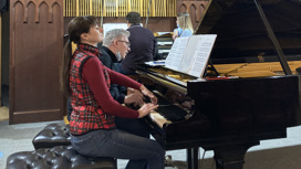 Фортепианный ПетРо Дуэт и Андрей Бардин в Органном зале Красноярской филармонии (Фото Людмилы Осиповой)