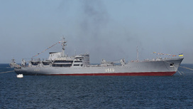Украинский корабль, двигавшийся к Керченскому проливу, развернулся