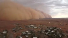 Впечатляющие кадры надвигающейся пыльной бури сняли в Австралии