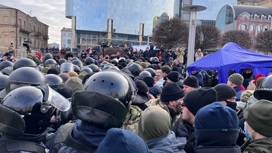 В Киеве идут стычки между сторонниками экс-президента и силовиками