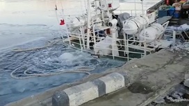У причала порта Зарубино затонуло краболовное судно
