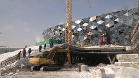 Строящаяся в Новосибирске ледовая арена засверкала новыми гранями
