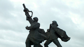 "Вурдалаки" в Латвии решили снести Освободителей Риги