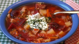 Горячий суп в каждый окоп​: Повар кормит домашними супами солдат на передовой