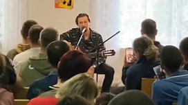 Сергей Безруков устроил концерт для раненых бойцов
