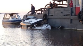 Четыре человека погибли при столкновении катера с баржей в Чувашии