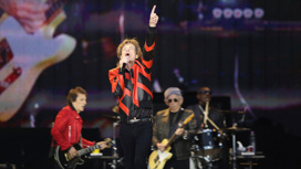 Мик Джаггер выступил в Париже в рамках юбилейного турне The Rolling Stones