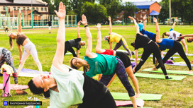 Более 40 жителей Колпашева приняли участие в открытой тренировке по йоге