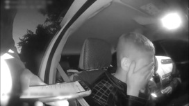 Нетрезвый водитель в Тулуне при виде инспекторов залез на колени к своему товарищу