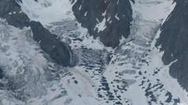 Два альпиниста погибли при сходе лавины с горы в Казахстане