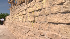 Отреставрированный склон Снетогорского монастыря испортили вандалы
