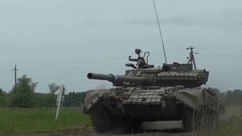Российские танки и БТР уничтожили цели ВСУ "фланговой стрельбой"