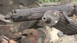 Украинские военные стреляют из антикварных пулеметов
