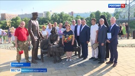 В Боровичах открыли скульптурную композицию «Красноармеец и медсестра» в память о событиях Великой Отечественной