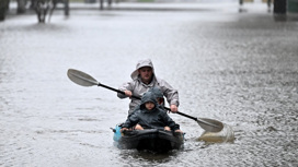 Десятки тысяч жителей Сиднея и пригородов эвакуируются из-за наводнения.