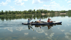 В 80 лет на веслах: в Волгоград приплыли путешественники на байдарках