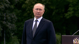 После парада Владимир Путин подошел к ветеранам