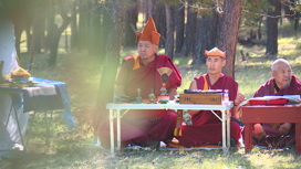 Сегодня на острове Ольхон ламы из пяти дацанов Иркутской области провели полуторачасовой молебен в защиту воинов